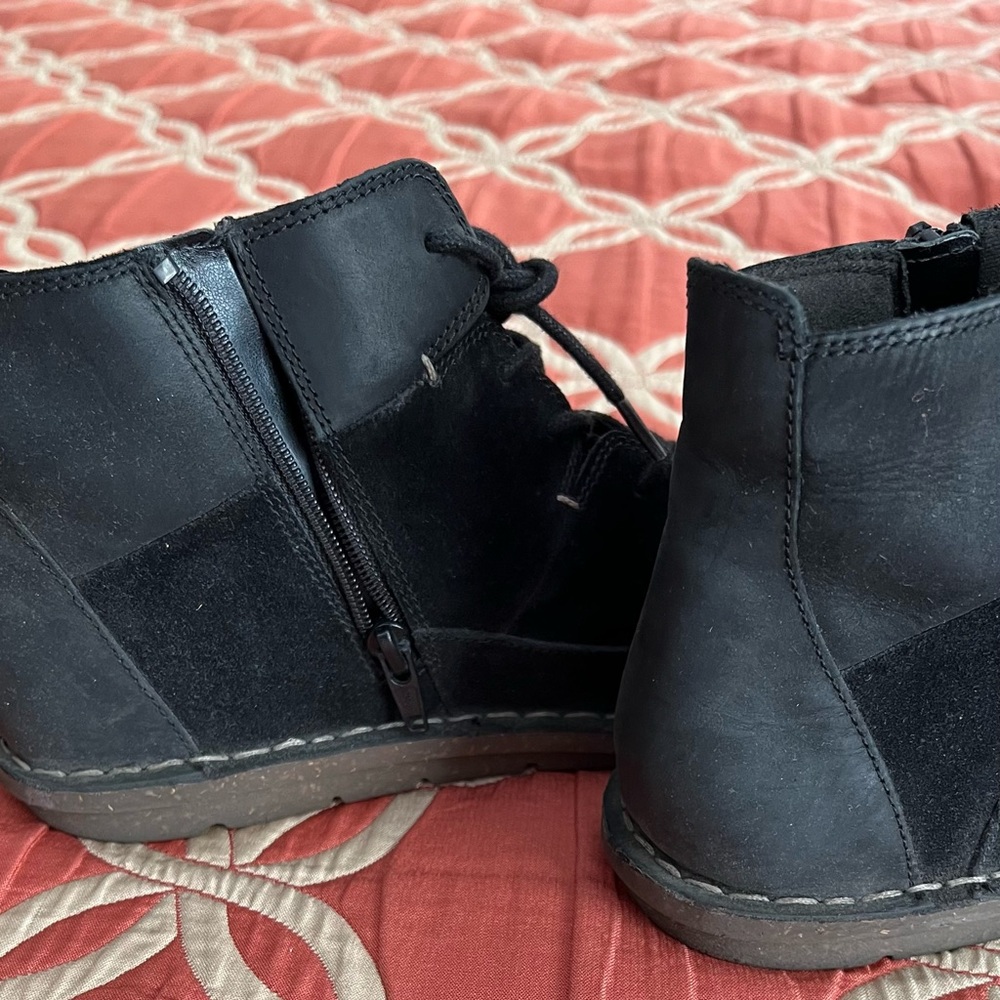 Cute Clark’s booties size 7.5